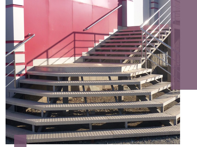 Лестницы для магазина в Юбилейном — изготовление и монтаж